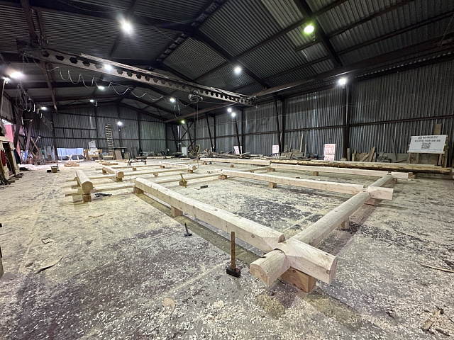 Рубим второй этаж комбинированного дома. Первый этаж керамический блок, второй этаж из лафета по норвежской технологии